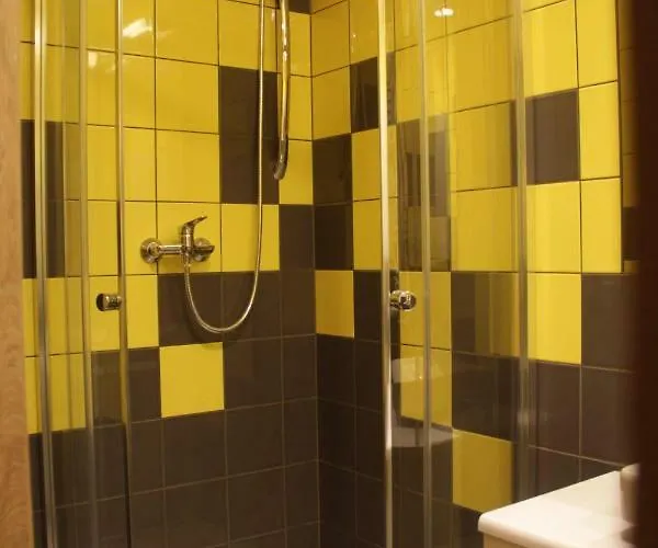 Dom Pomocy Studentom Hostel *